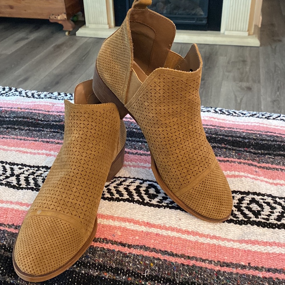 Kenzie Glynda Leather Sued Perforated Dessert Sand Ankle Bootie Women’s Size 10